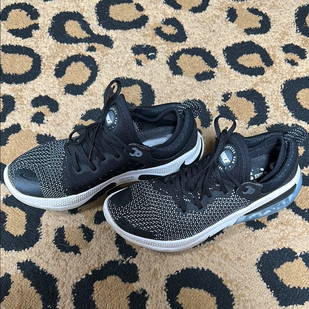 Nike Black and White Women's Sneakers